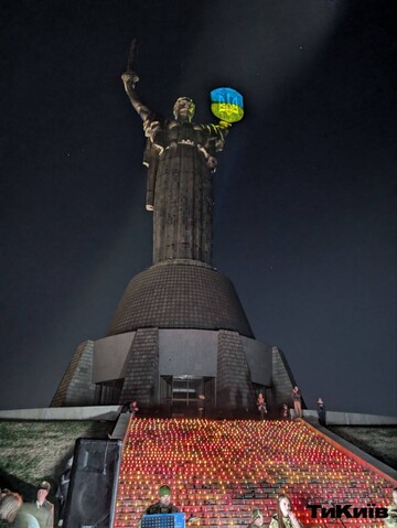 У Києві вшанували героїв війни, запаливши 1000 свічок
