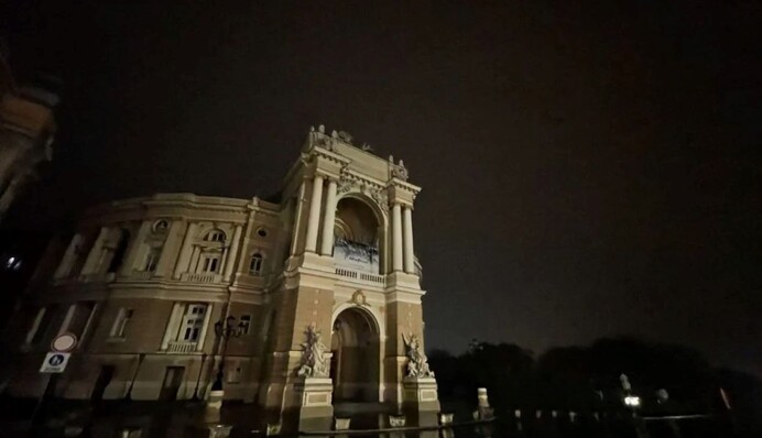 В Одесі люди перекрили дорогу через відсутність світла - у деяких його нема вже третій день