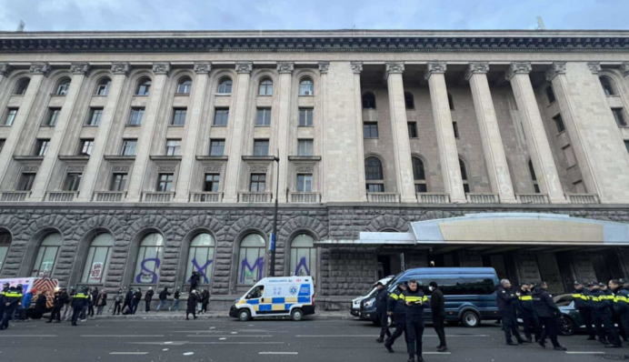 В Грузии временно распустили участников акции протеста - готовят новый план действий