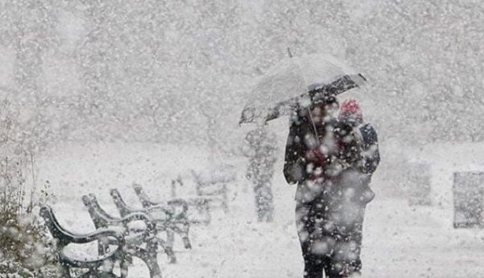 Україну почало засипати снігом