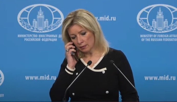 Захаровій під час брифінгу подзвонили та дали наказ - почули всі