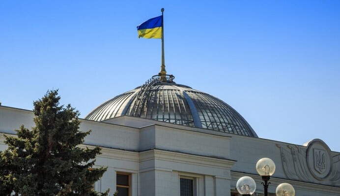 «Пусть Путин засунет себе свой «Орешник»: нардеп во время тревоги сделал включение неподалеку от Рады