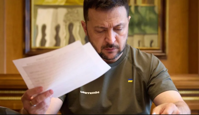 Зеленський позбавив звань Баскова, Кіркорова, Повалій, Ані Лорак і не тільки - які ще гучні імена в списку