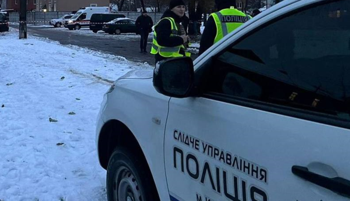 Взорвалась коробка возле авто: в Киеве случилась трагедия