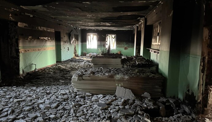 Россияне разрушили школу в Судже