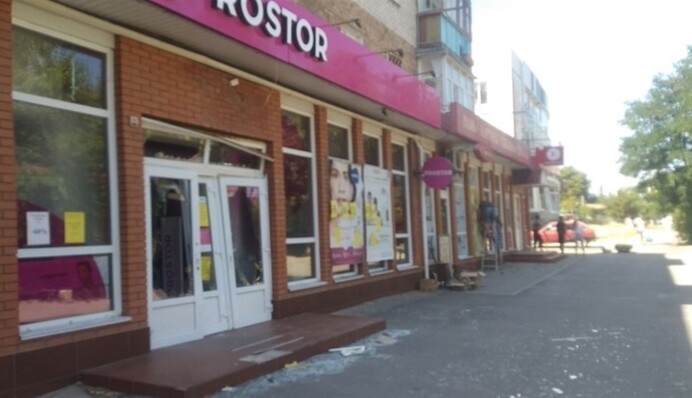 "Там просто ужас": в Новой Каховке есть погибшие и раненые из-за удара россиян по остановке