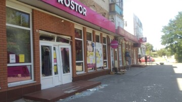 "Там просто жах": у Новій Каховці є загиблі та поранені внаслідок удару росіян по зупинці