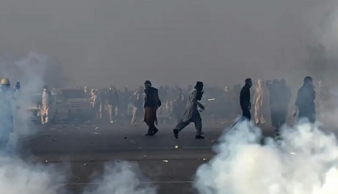 ​МЗС просить українців у Пакистані уникати скупчень людей і бути пильними