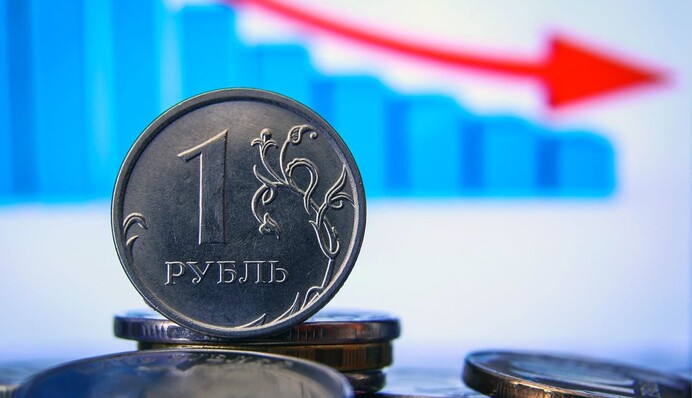 Россияне возмущены: курс рубля в РФ превысил уровень падения весной 2022 года