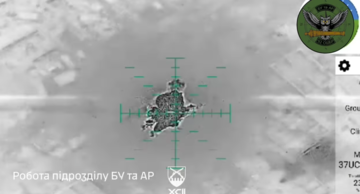 «Лізе, як саранча»: бійці показали, як «чавлять шкідників»