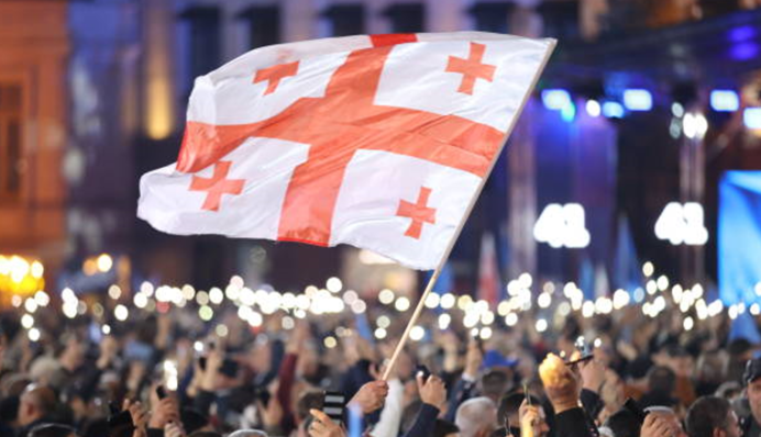 По всей Грузии вспыхнули протесты из-за остановки движения к ЕС: власти мобилизуют силовиков