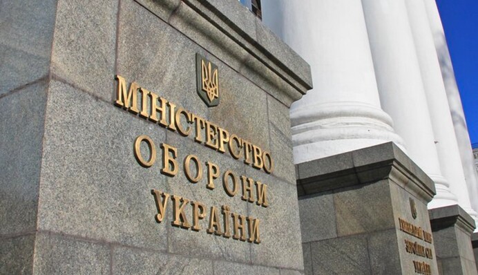 Постачальник військового одягу із США звинуватив МОУ та Нацпол у вимаганні хабара