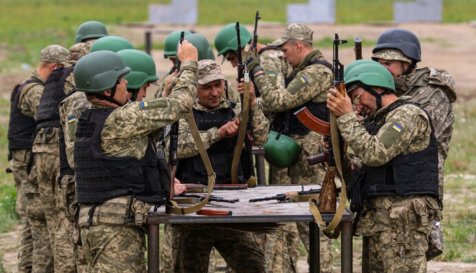 В Раде предлагают отменить срочную службу и ввести новые правила для женщин