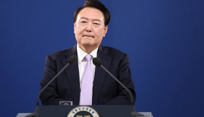 Южная Корея объявила военное положение