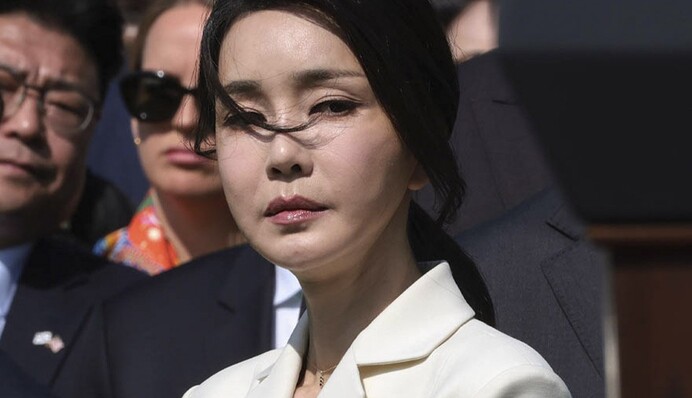 Шерше ля фам: вот в чем причина введения военного положения в Южной Корее