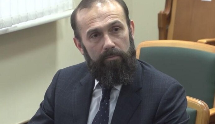 Адвокат та волонтер Артур Ємельянов заявив, що його ув’язнюють без законних підстав