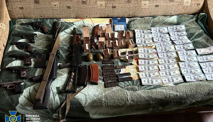 Двенадцать тысяч долларов США за фиктивные документы: в Днепре задержали организаторов схемы уклонения от мобилизации