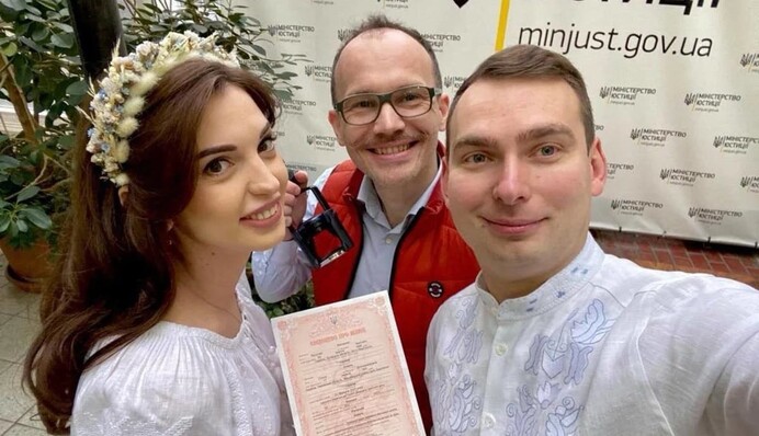 Через надмірні статки НАЗК одночасно перевіряє і нардепа Железняка, і його дружину