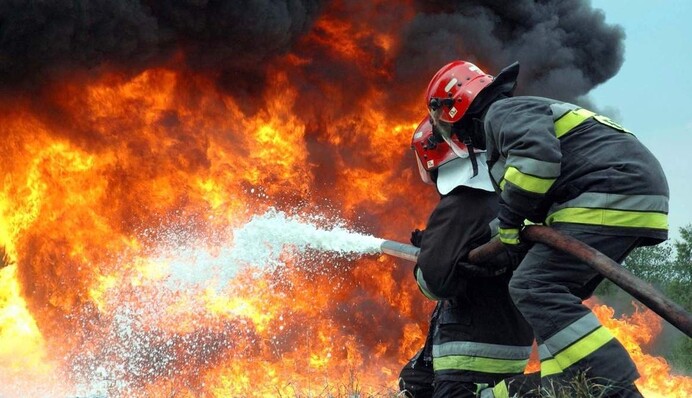 В Чернівецькій області чоловік виніс з палаючого будинку  шістьох дітей