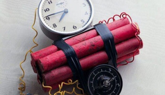 У Києві у дворі багатоповерхівки вибухнула саморобна бомба