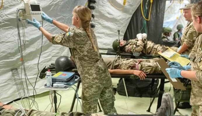 Зеленский подписал указ о запрете перевода медиков в пехоту: есть одно исключение