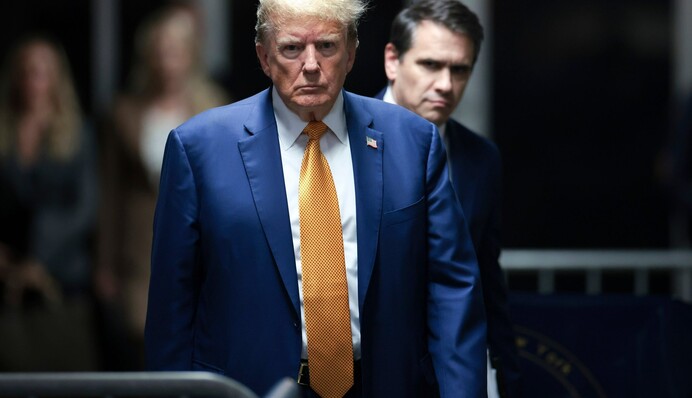 Синий и желтый: в одежде Трампа на встрече с Зеленским заметили символизм