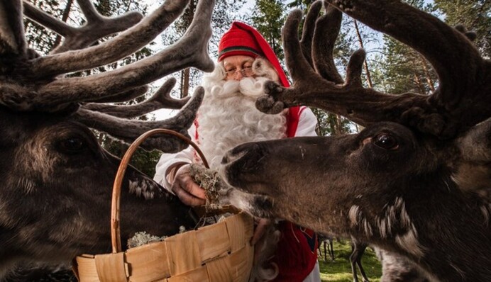 В Росії вимагають визнати іноагентом Санта-Клауса