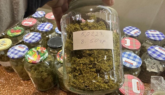 Наркоділки організували контрабанду канабісу з-за кордону в харчових продуктах