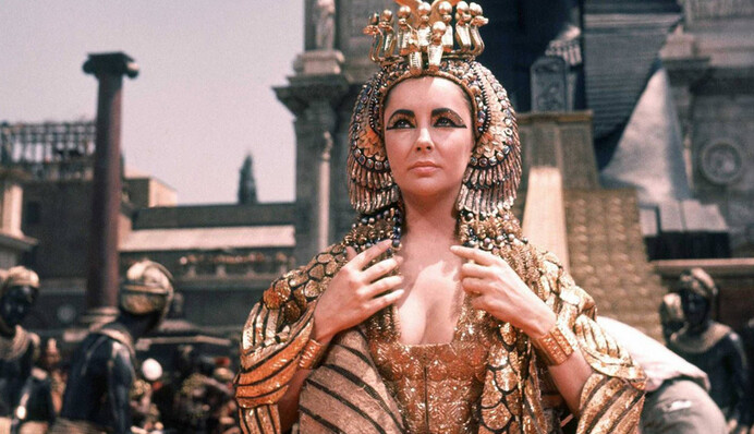 Археологи знайшли в гробниці Клеопатри статую, яка відкриває її справжнє обличчя