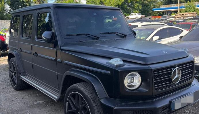 ​У посадовця міграційної служби конфіскували елітне авто