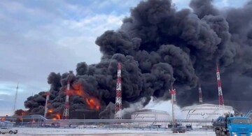 «"Стальной Конь" продовжує святкувати»: пожежа на російській нафтобазі посилилась