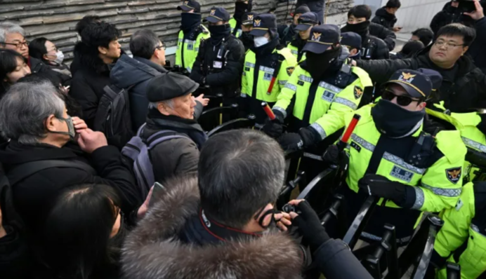 Президенту Юну в Южной Корее дали время явиться на допрос