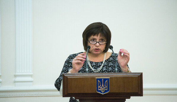 Кинувший яйцо в Януковича студент получил должность в Украине