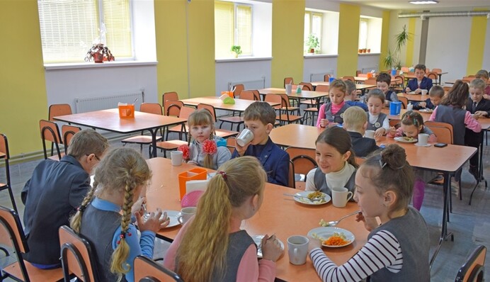 Правительство выделило 2,6 млрд грн на бесплатное питание в школах
