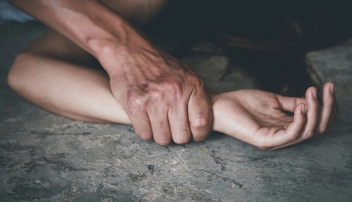 У Києві зґвалтували та пограбували 15-річну дівчину: що відомо про затриманих чоловіків