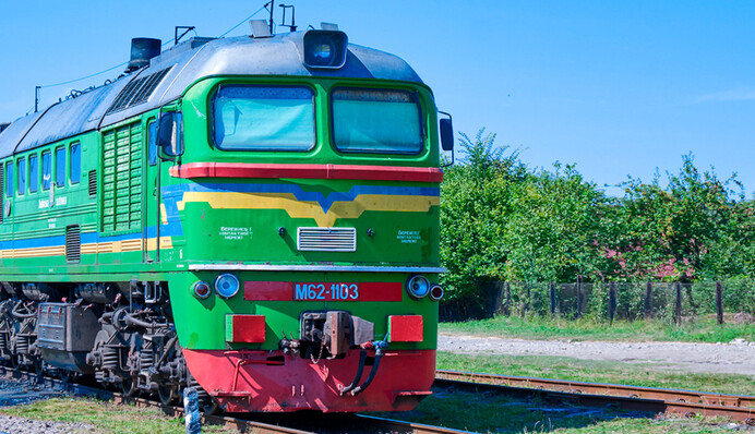 В Винницкой области группа железнодорожных работников сливала горючее из локомотивов