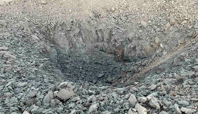 У Києві впали уламки дронів: які подробиці відомі