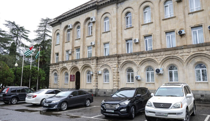 ​Біля парламенту самопроголошеної Абхазії сталася стрілянина: один депутат загинув, інший - поранений