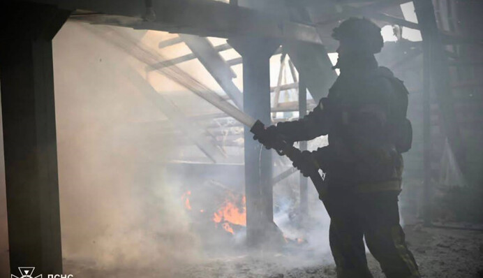 ​Окупанти від ранку атакують дронами Херсон і передмістя: є поранені