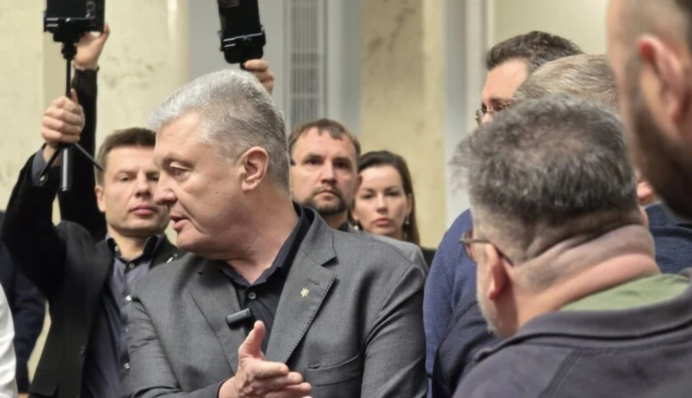 Нардеп, якого в Раді облаяв Порошенко, звинуватив його у використанні російської мови
