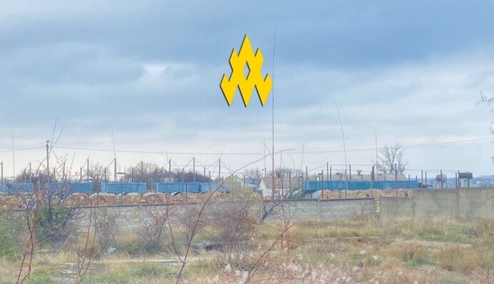 Враг в Крыму пытается уберечь склады с топливом сетками и ящиками с песком