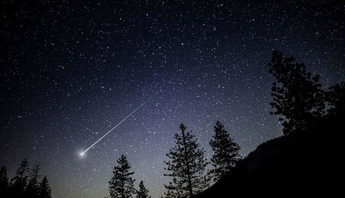 Небо засяє перед Різдвом: коли буде пік метеоритного дощу Урсиди