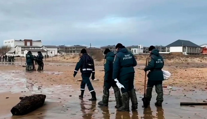 В оккупированной Керчи ввели режим ЧП после аварии танкеров и выброса мазута