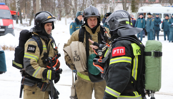 У банках, відділеннях пошти та ТЦ: у кількох містах Росії вибухнула піротехніка