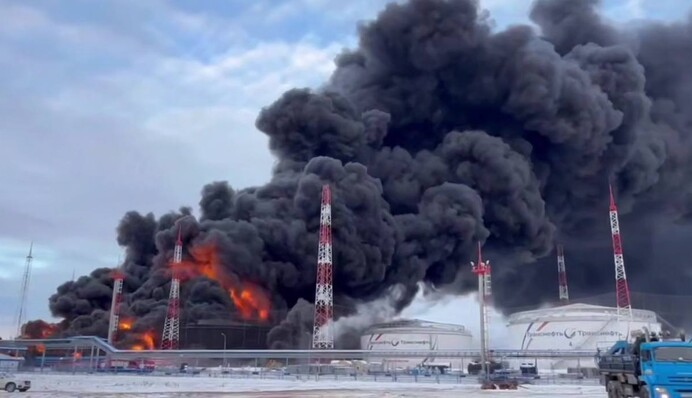 В РНБО пояснили важливість атаки на нафтобазу в Орлі