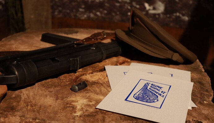 Художник Никита Титов создал рождественские открытки, которые в сети назвали 