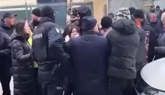 У Львові виник конфлікт між поліцією та водієм, якого розшукує ТЦК