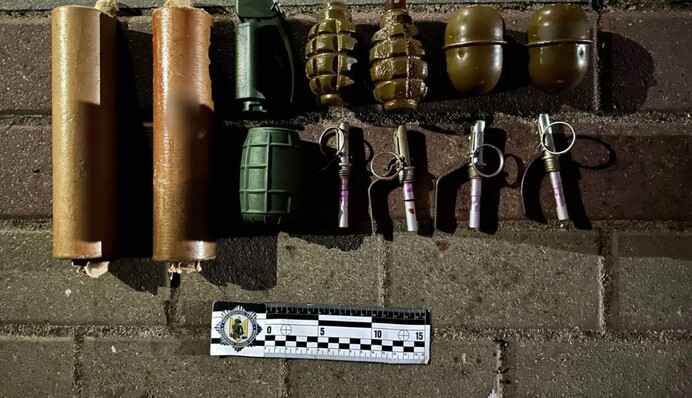 В Ирпене 51-летний мужчина хранил дома целый склад оружия и боеприпасов