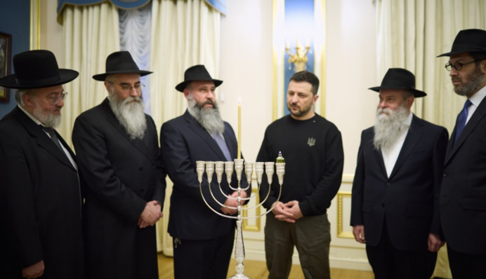 Зеленский поздравил еврейскую общину с началом Хануки