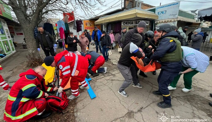 ​Окупанти вдарили дроном по центральному ринку в Нікополі: є поранені